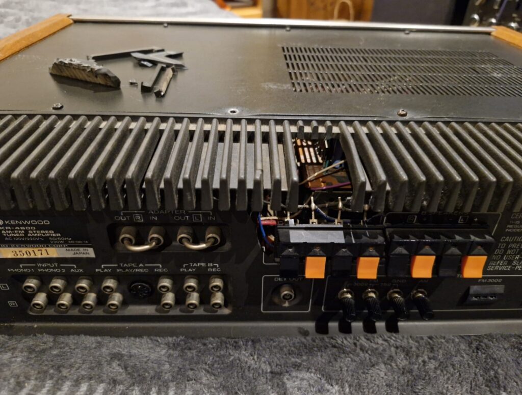 manipulacja zdjęciem produktu AI fałszywe zdjęcie uszkodzonego produktu fotomontaż produktu sprzedaż internetowa przeróbka zdjęcia produktu AI retusz zdjęcia produktu sprzedaży manipulacja fotografii produktu aukcji analiza autentyczności zdjęcia produktu cyfrowa manipulacja obrazu produktu fałszywe uszkodzenie produktu zdjęcie manipulacja zdjęciem reklamacji